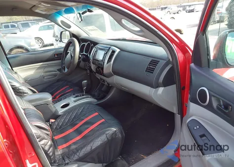 2014 Toyota Tacoma Base V6 z USA, uszkodzony, nr VIN 3TMLU4EN6EM136277